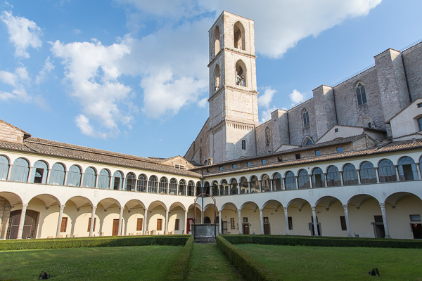 Umbrien - Perugia - San Domenico - Kreuzgang